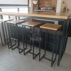 Mesa estilo industrial con 4 sillas 3
